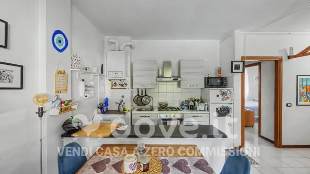 Köök - Apartment with Balcony and Pool View in Porto Valtravaglia