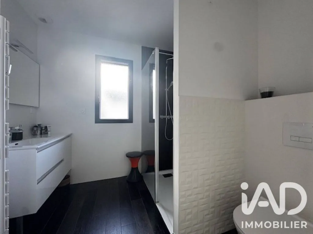 Bathrooms - Contemporary Villa with Pool in Batz-sur-Mer