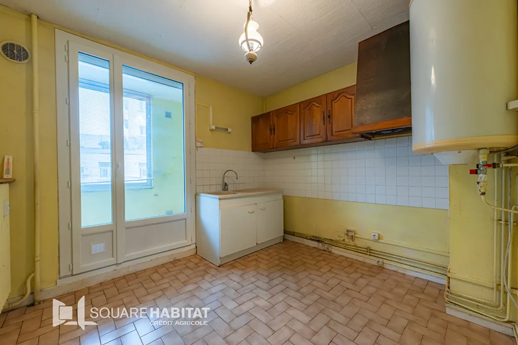 Kitchen - 4-Piece Apartment with Balcony in Roussillon