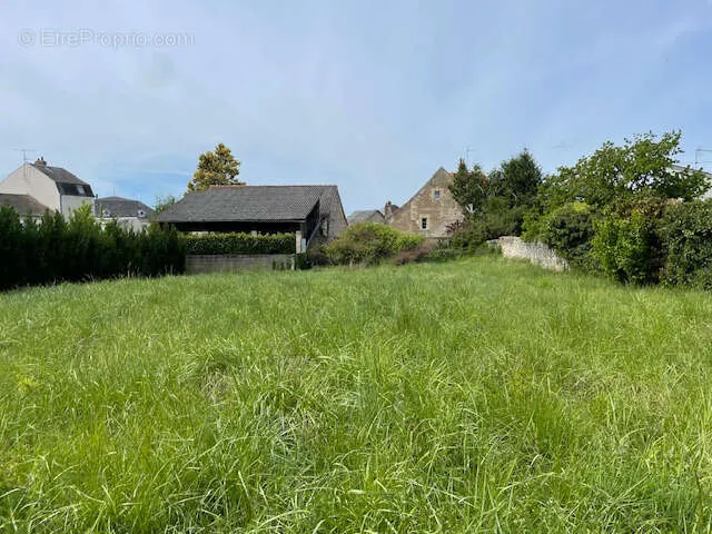 Aed - Constructible Plot with Garden in Châtellerault Centre