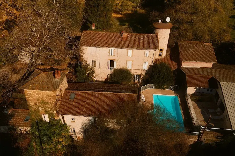 Vue aérienne - Manoir Historique avec Piscine à Vienne