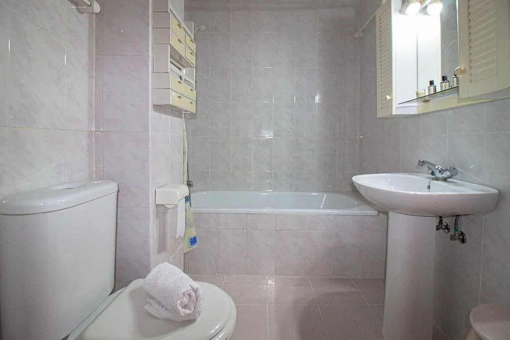 Bathrooms - Chalet with Air Conditioning in La Rinconada