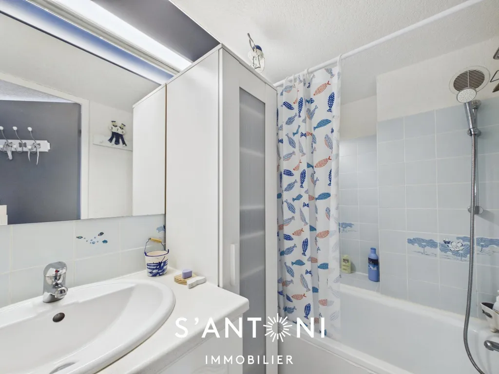 Vannitoad - Studio with Balcony and Pool in Richelieu