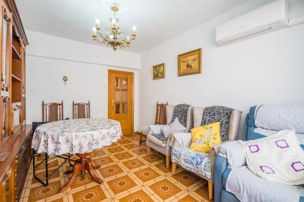 Salle à manger - Apartment with Pool in Els Orriols, Valencia