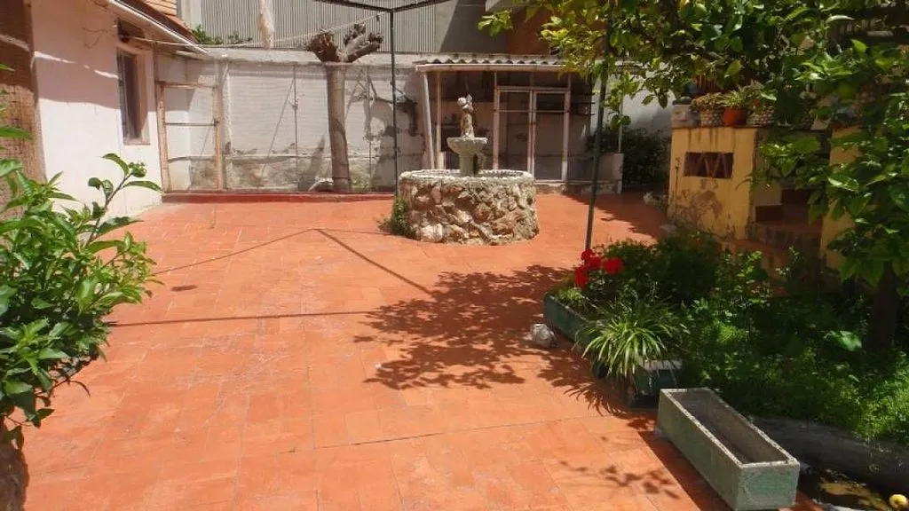 Jardin - Luxury House with Terrace in Cornellà de Llobregat