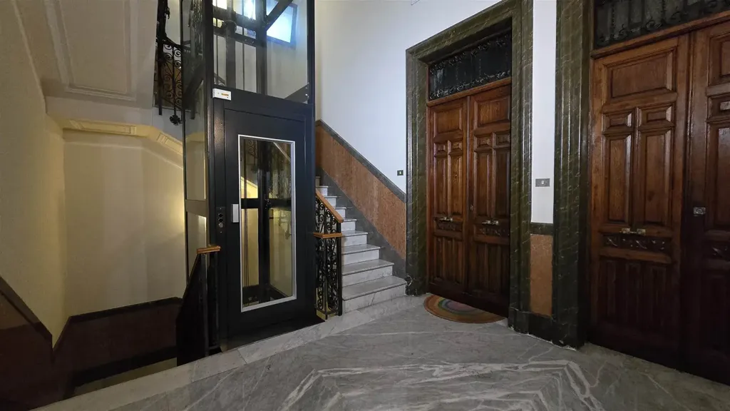 Ingresso - Spacious Apartment in Historic Building, Messina