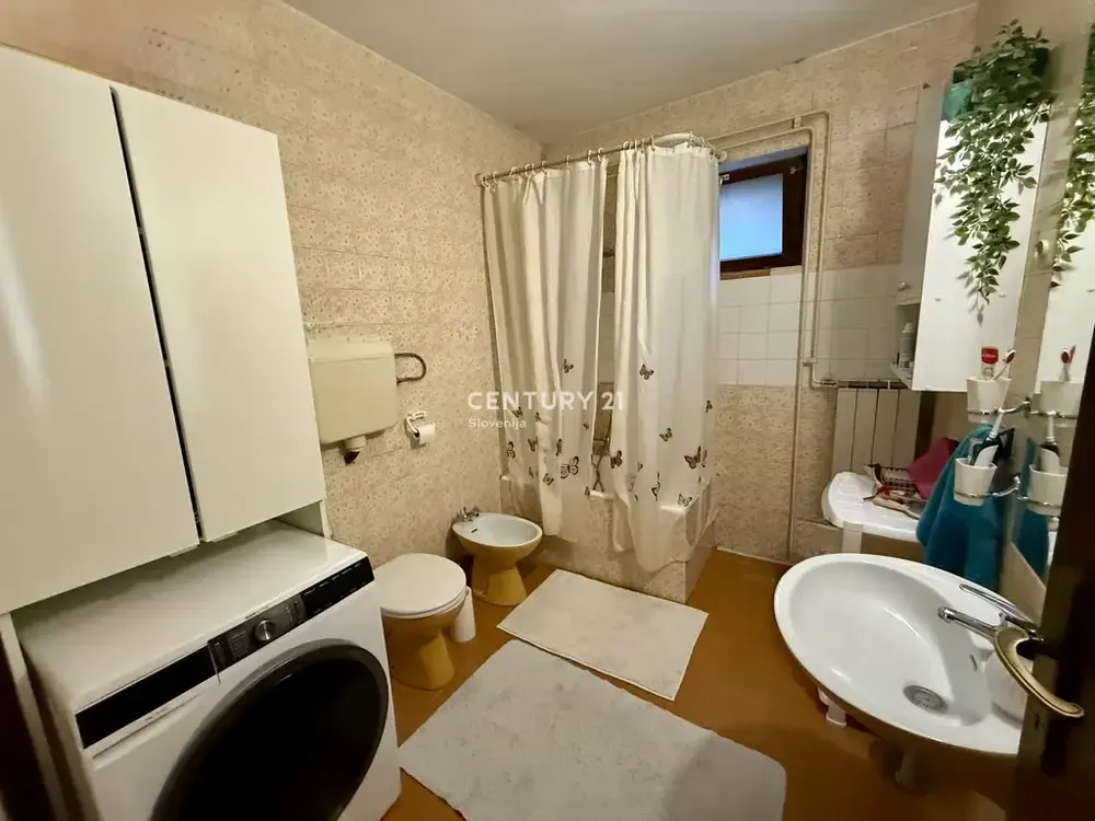 Salles de bain - House with Sea View and Dual Units in Koper