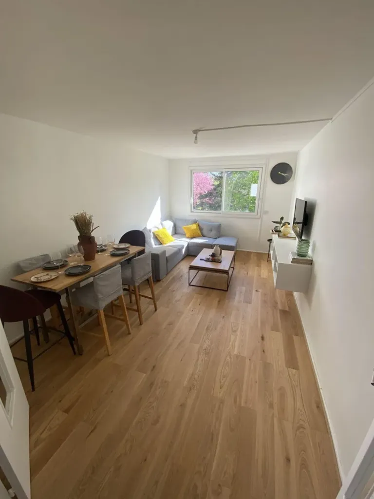 Soggiorno - Refurbished 3-Bed Flat with Balcony in Aubervilliers