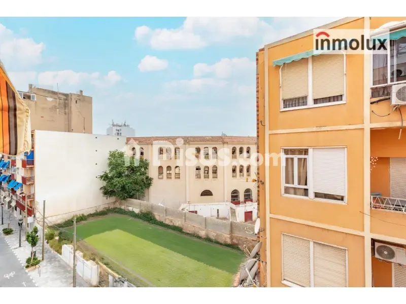 Jardin - Bright Apartment with Balcony in Carolinas Bajas