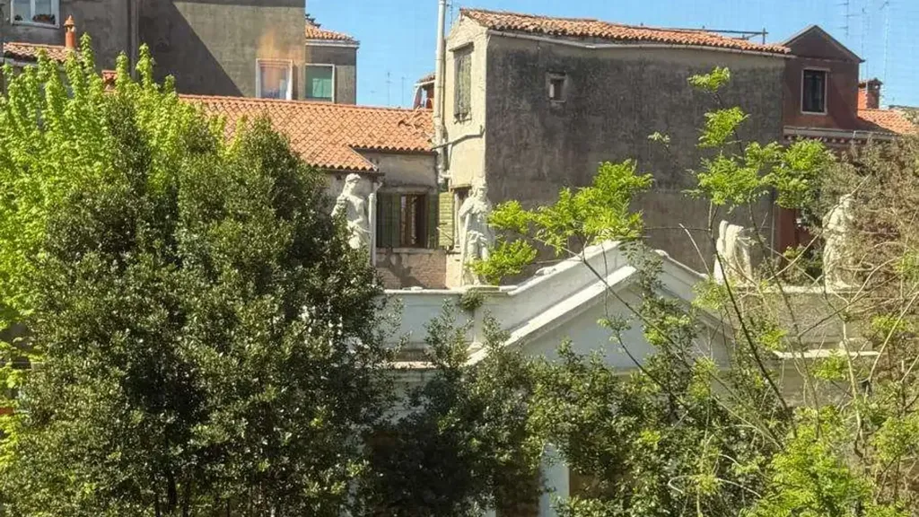 Välivaade - Restored Apartment with Terrace in Venice