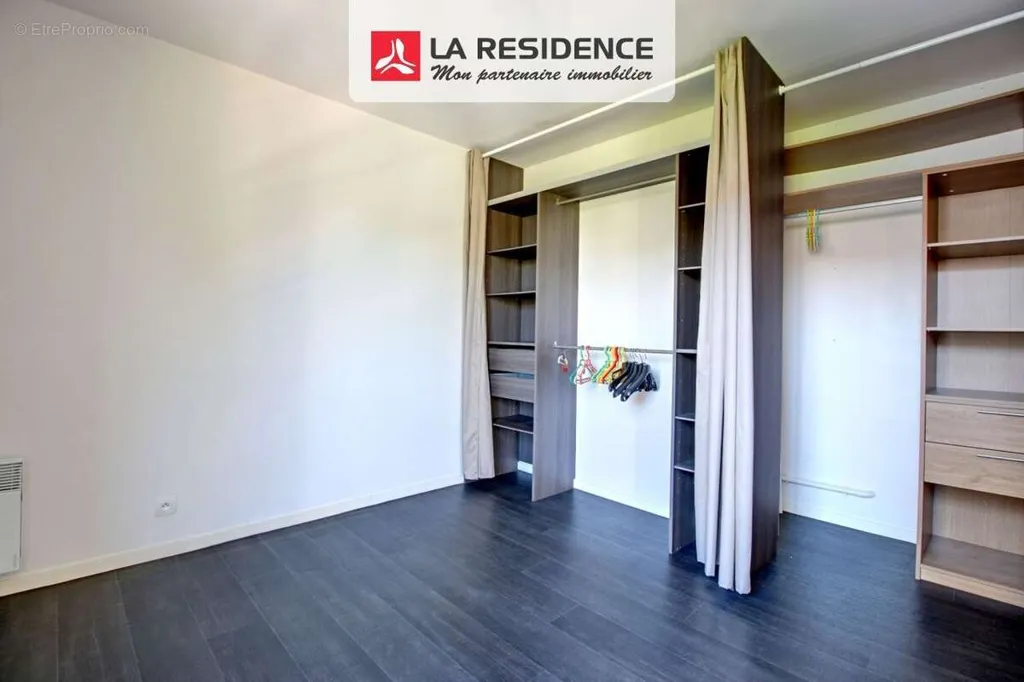 Bedrooms - Apartment with Private Parking in Andrésy