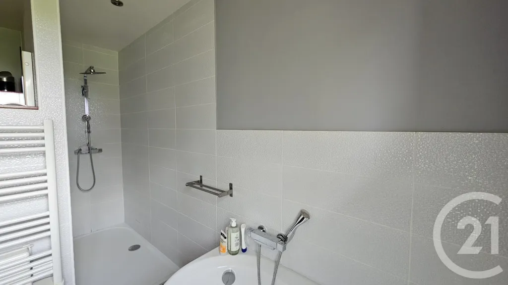 Salles de bain - Maison avec Piscine à Mamirolle