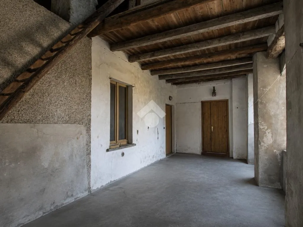 Rooms - Rustic Property for Renovation in Garbagnate Monastero