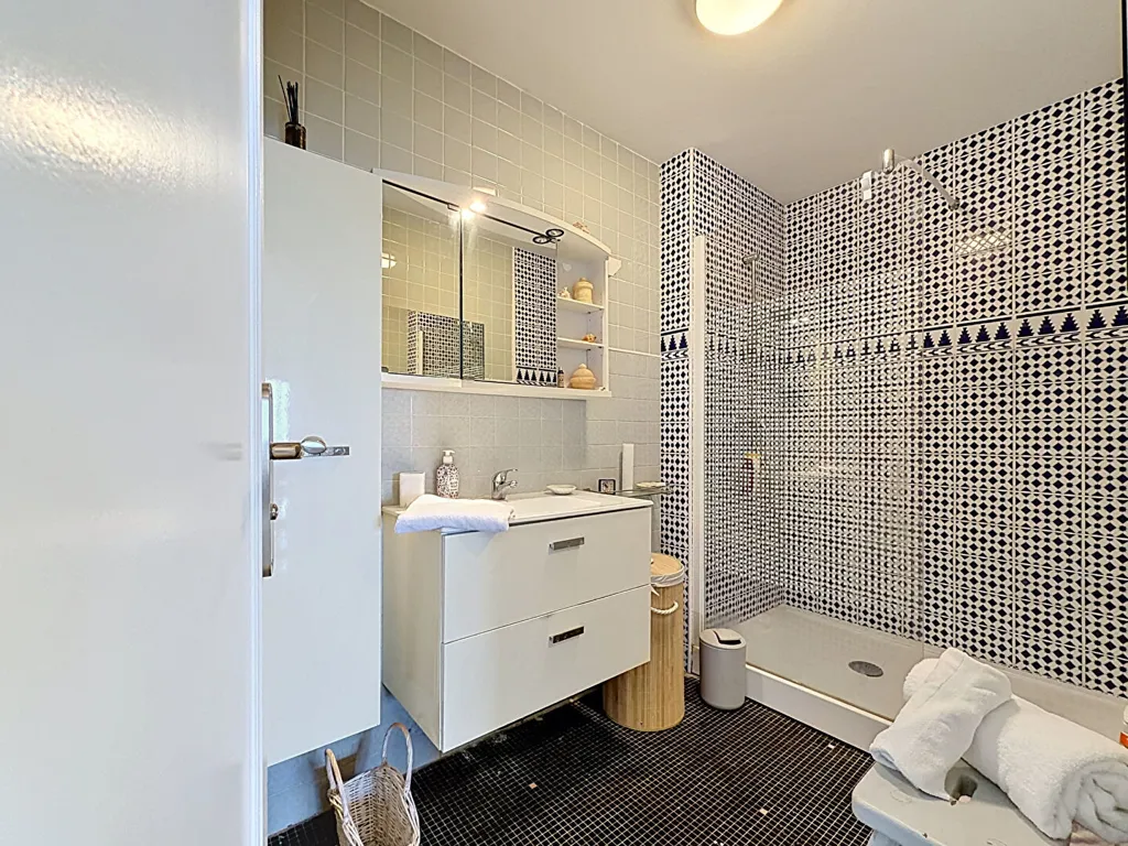 Vannitoad - Bright 3-Bedroom Flat in Biarritz