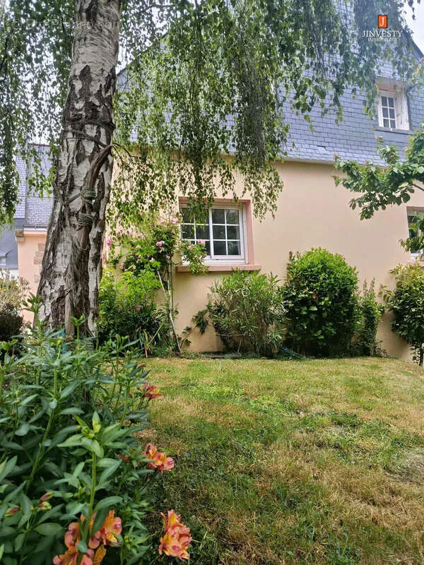Garden - House with Jacuzzi in Caudan