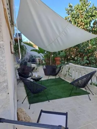 Historic Apartment with Balcony in Noto