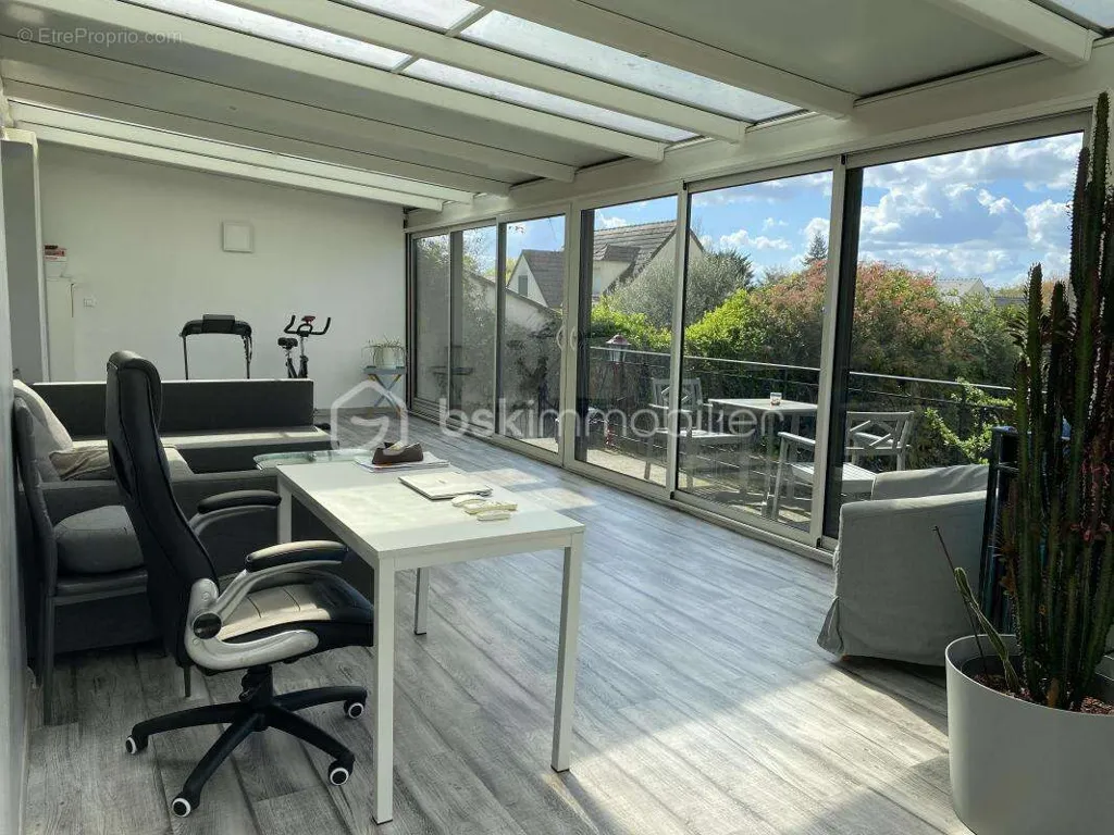 Kabinet - House with Pool in Saintry-sur-Seine
