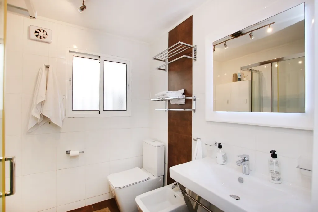 Salles de bain - Beachfront Duplex with Private Pool in Estepona