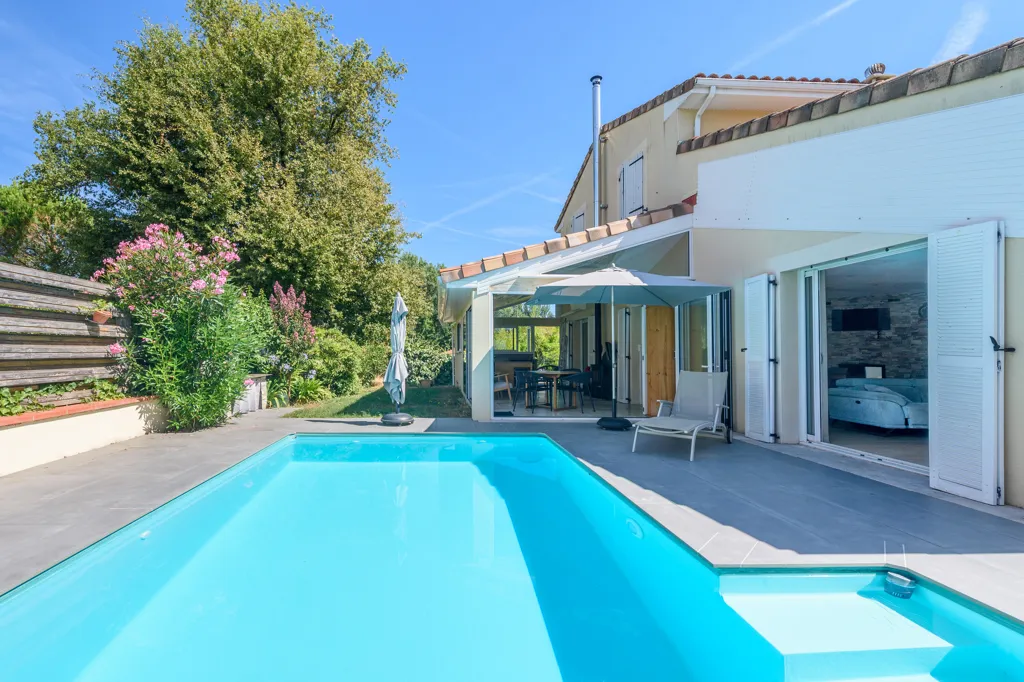 Piscine - Maison avec Piscine et Vue Verdoyante à Saint-Geniès-Bellevue