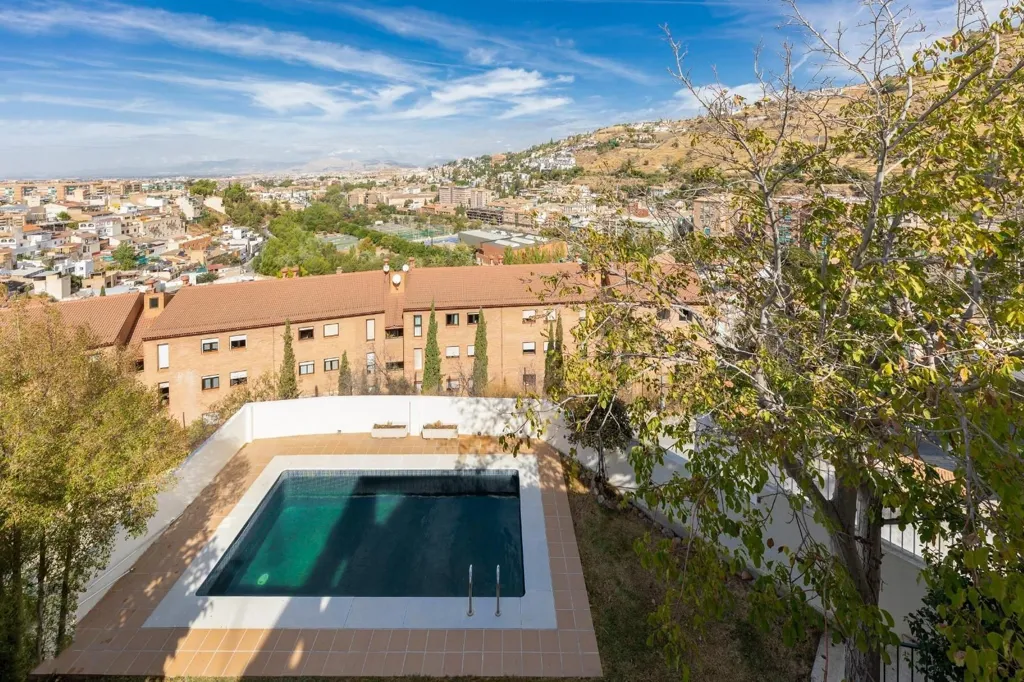 Piscina - Detached House with Private Pool in Granada