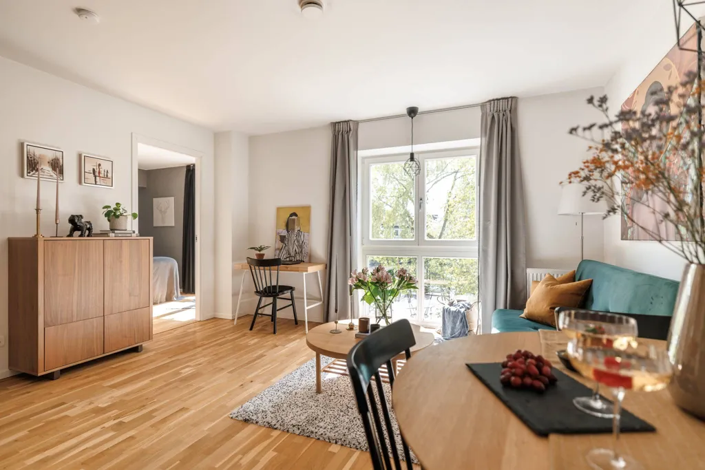 Séjour - Modern Flat with Large Windows in Stockholm