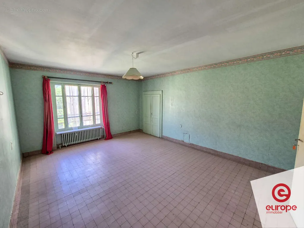 Stanze - Two-Unit House with Garden in Dornecy