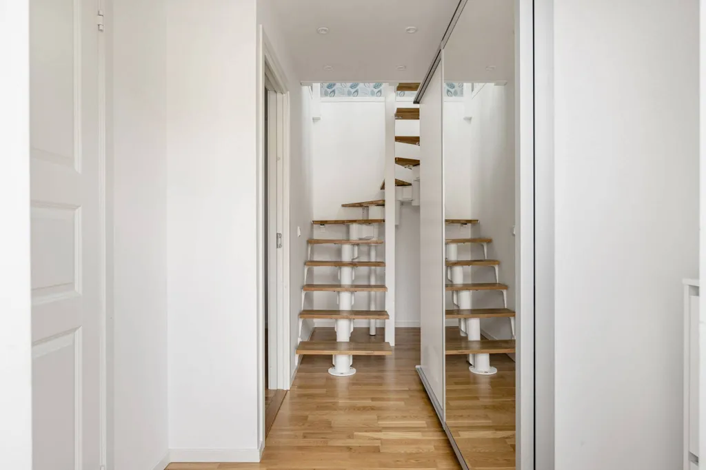 Pièces - Efficient Flat with Parking in Stockholm
