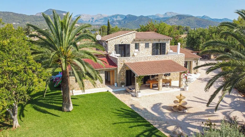 Välivaade - Luxury Farmhouse with Mountain Views in Binissalem