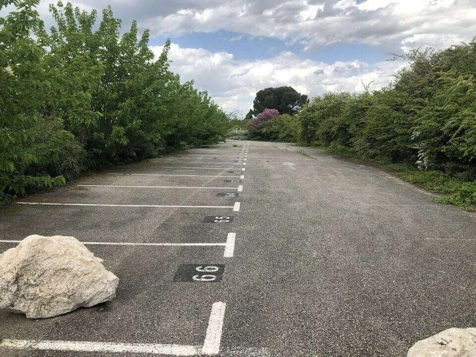 Esterno - Commercial Space with Parking near Valence