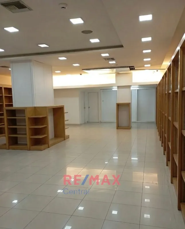 Habitaciones - Shop for Rent with Metro Access in Piraeus Centre