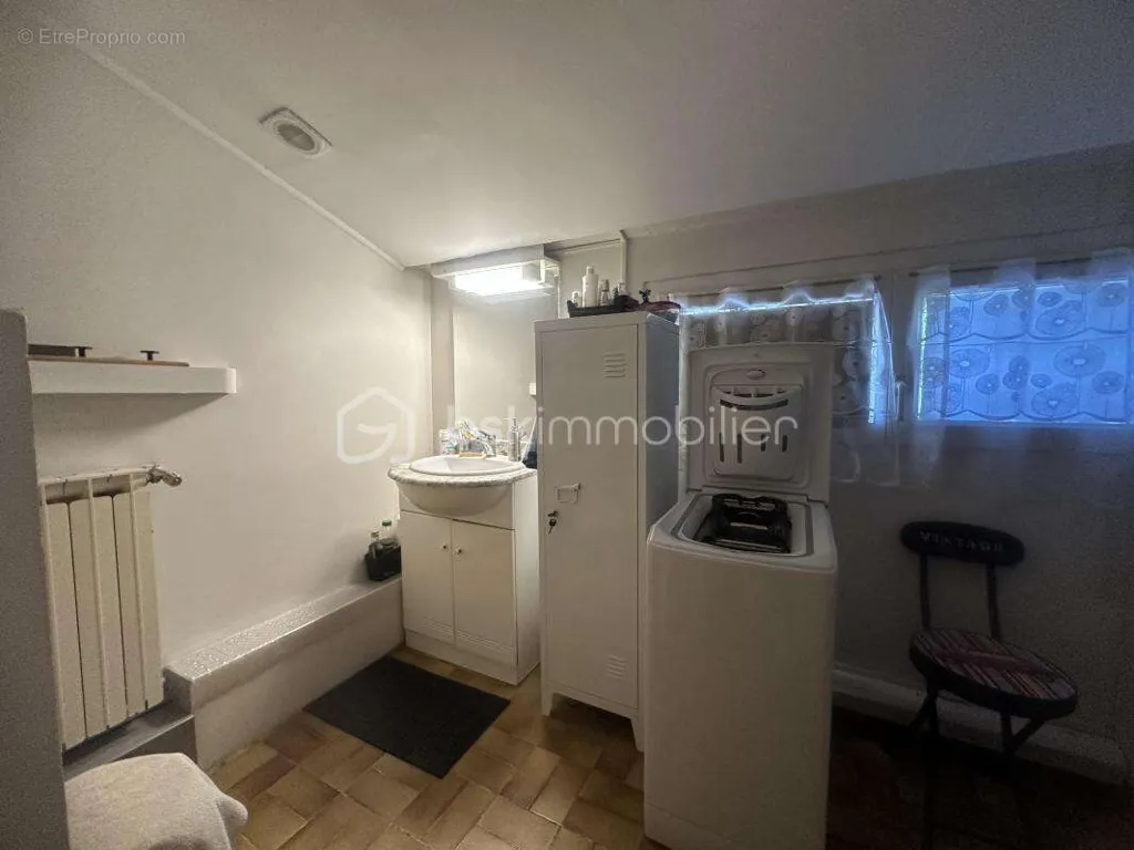Lavanderia - Apartment Block with Parking in Saint Martin de Valgalgues