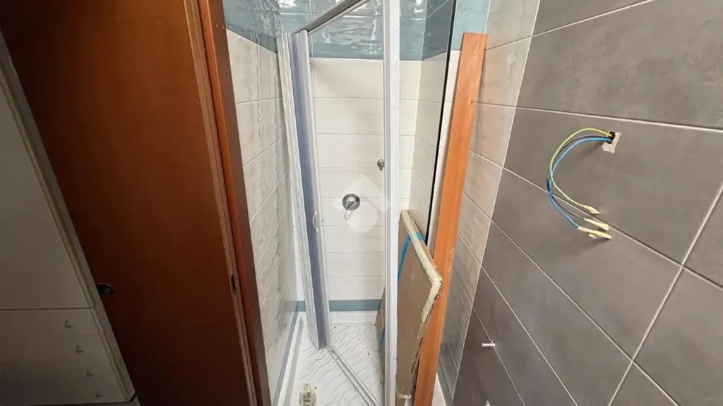 Bathrooms - Spacious 4-Bedroom Apartment in Sozzago