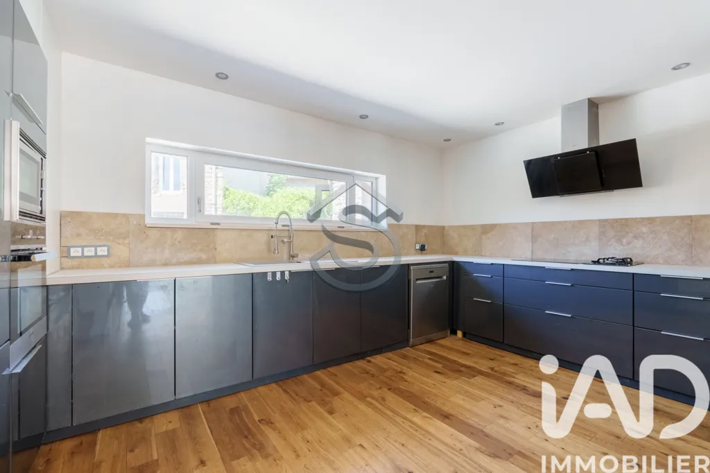 Kitchen - Contemporary House with Pool in Haraucourt
