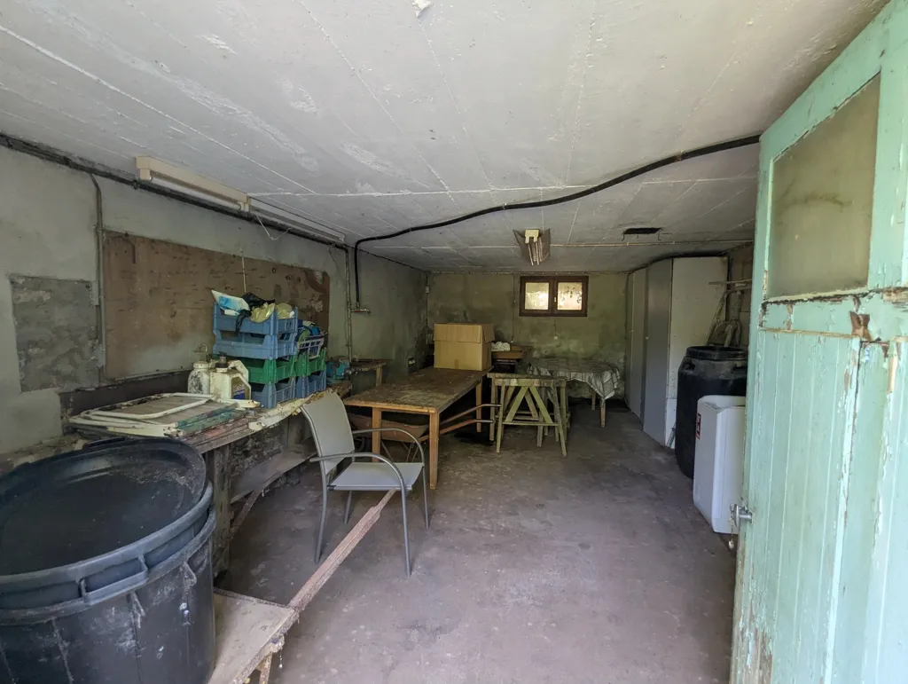 Buanderie - Ensemble de 2 Maisons à Rénover dans un Environnement Verdoyant
