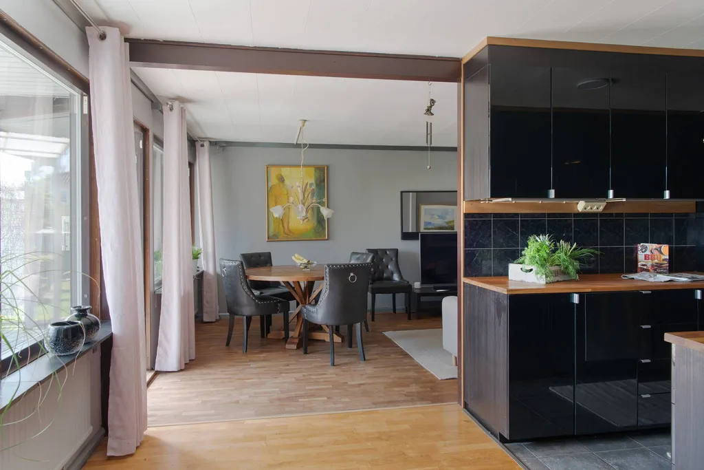 Cuisine - Villa with Solarium in Family-Friendly Area