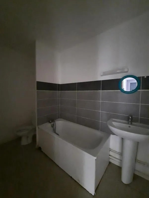 Salles de bain - Studio en Rez-de-Chaussée dans Résidence Calme à Saint-Siméon-de-Bressieux