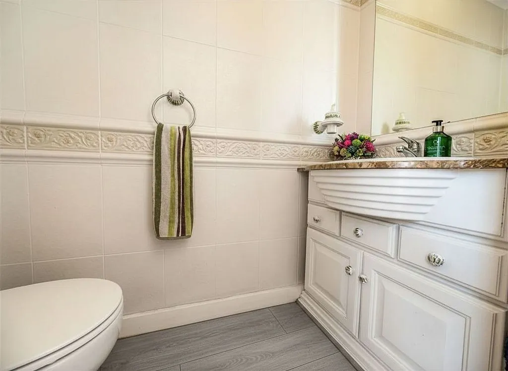 Bagni - Terraced Adosado with Pool in Estepona