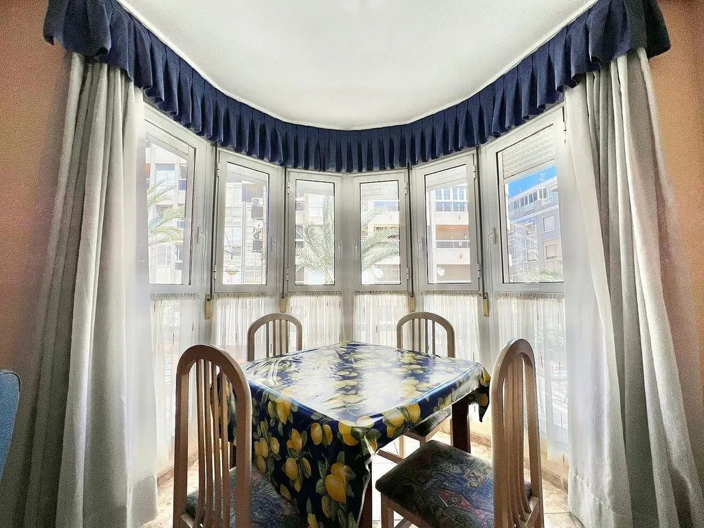 Söögituba - Apartment with Balcony and Garage in Torrevieja