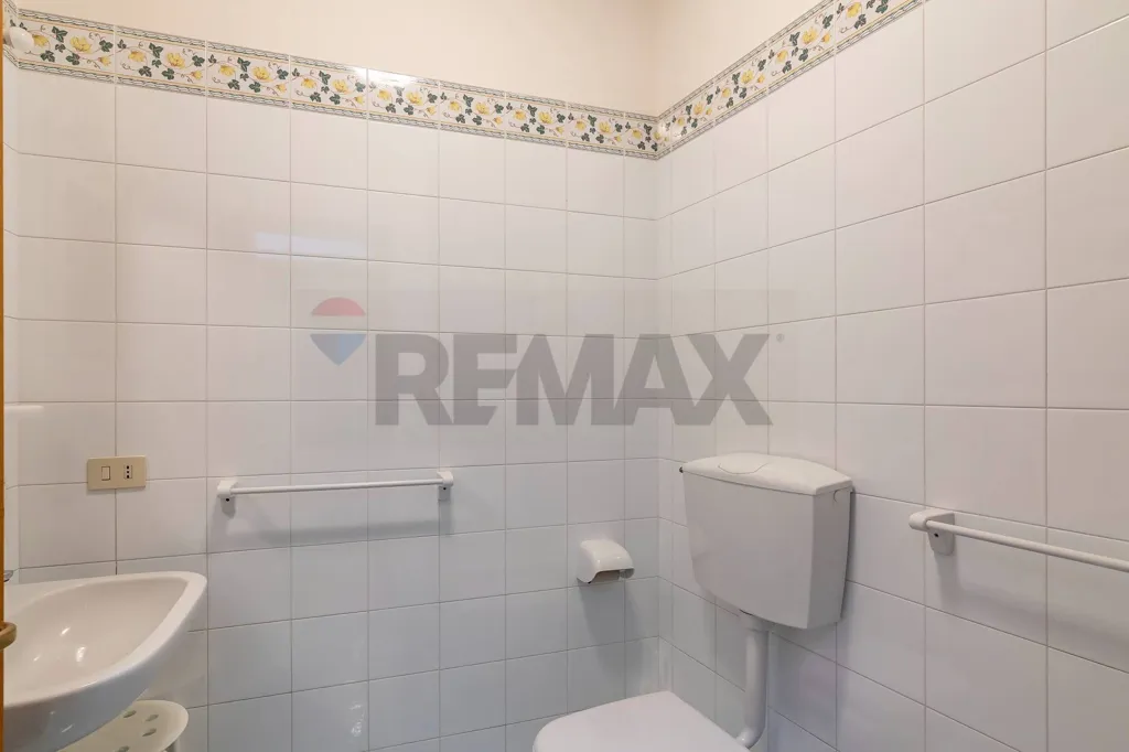 Salles de bain - Fully Rented Building in Ragusa Centre