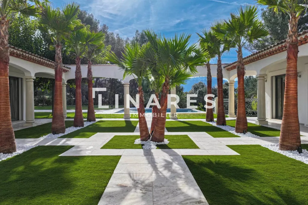 Aed - Villa with Pool and 28,000 m² Park in Llinares