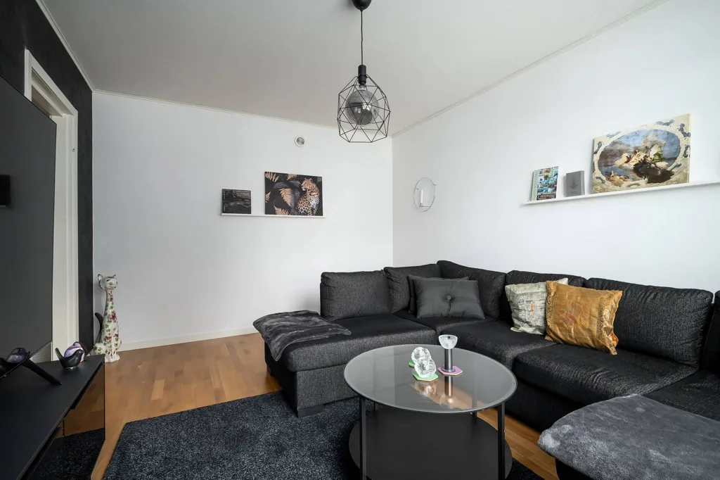 Soggiorno - Well-Planned Two-Bedroom Flat with Garden Access
