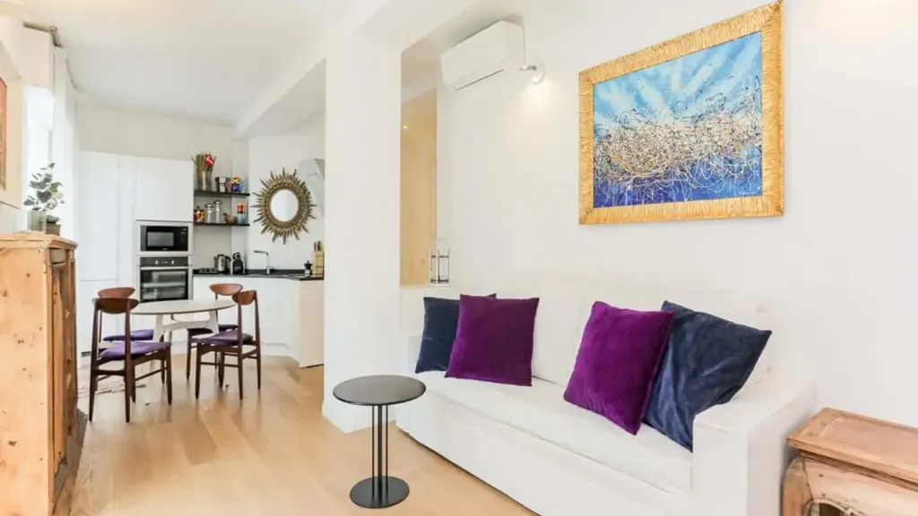 Elutuba - Modern Studio with Balcony in Milan
