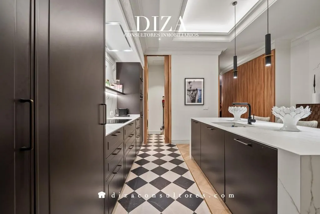 Köök - Luxury 6-Bedroom Apartment in Madrid