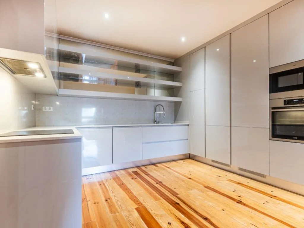 Cuisine - 3-Bedroom Flat with Metro Access in Entrecampos