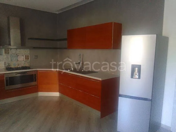 Cuisine - Rear-Facing Apartment with Private Garden in Ferrara