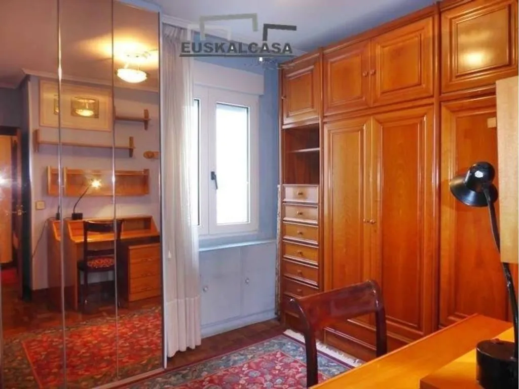 Bureau - Bright Apartment with Lift in Bilbao