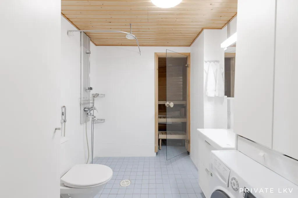 Salles de bain - 3-Bedroom Apartment with Balcony in Espoo Tuomarila