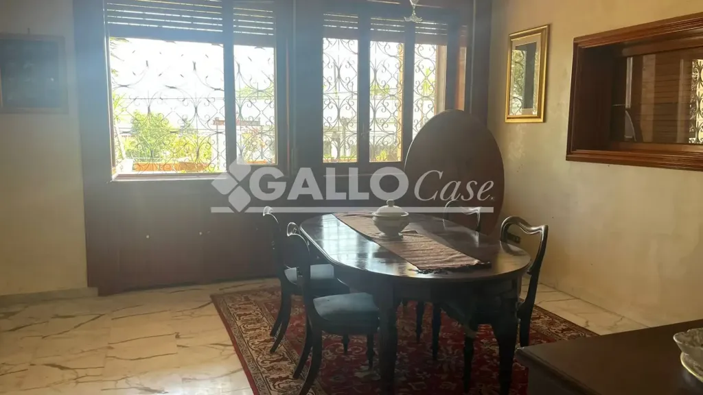Sala da pranzo - Ground Floor Apartment with Courtyard in Cosenza