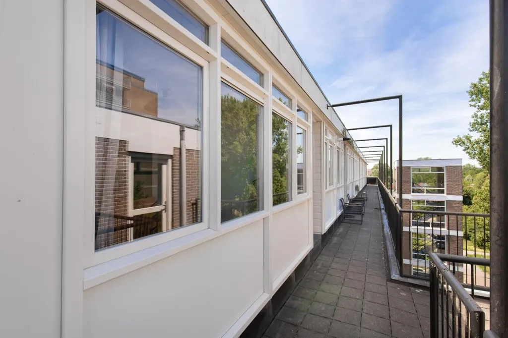 Balcon - 2-Bedroom Flat with South-Facing Balcony in Haarlem