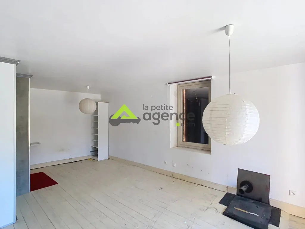 Séjour - Ensemble Immobilier à Rénover avec Terrasse à Aubusson